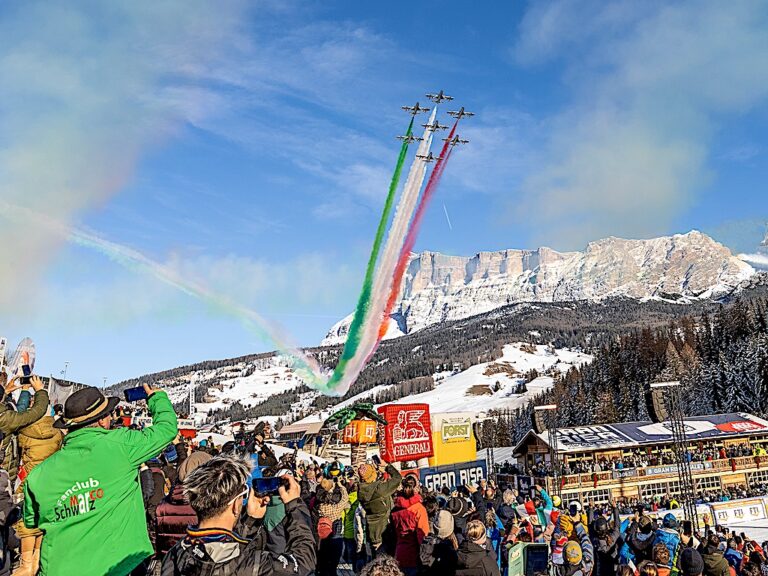 Coppa del Mondo di sci alpino: le Frecce Tricolori stendono il Tricolore in Alta Badia