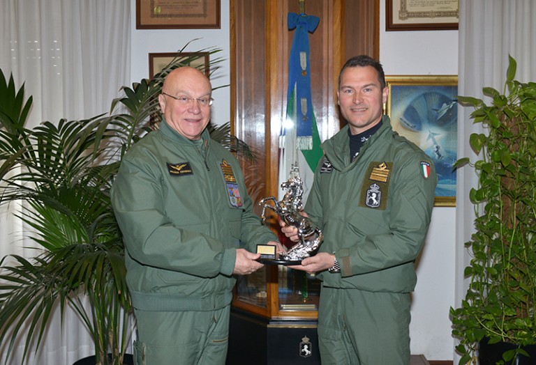 Il Generale Pasquale Preziosa in visita al 4° Stormo (Il portale dell’Aeronautica Militare)