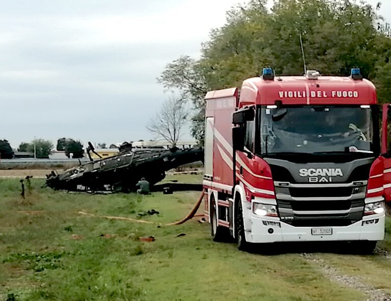 Un AW129 “Mangusta” dell’AVES si ribalta durante un atterraggio di emergenza in un campo a Ravenna