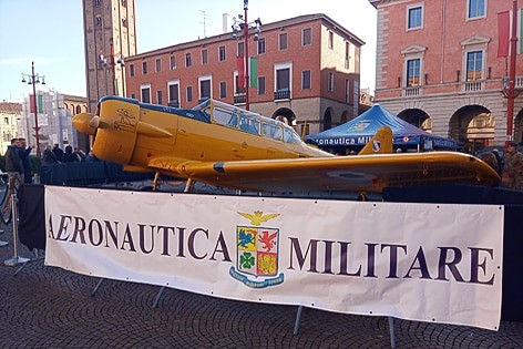 Per l’Anniversario della Liberazione presentato a Forlì  uno storico aereo T-6 restaurato dall’A.M.