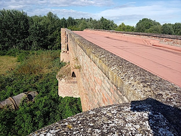 Un vecchio ponte in disuso per le esercitazioni del Reparto Volo dei Vigili del Fuoco di Bologna