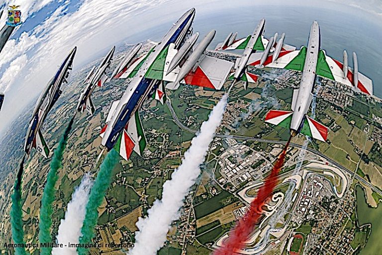 Moto GP: le Frecce Tricolori alla partenza del Gran Premio Nolan del Made in Italy e dell’Emilia-Romagna 