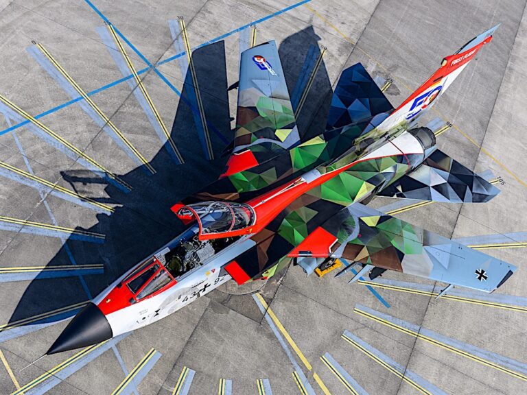 Un Panavia Tornado special color per l’anniversario dei 50 anni dal primo volo