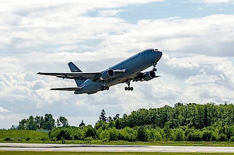 Il secondo Boeing 767-2C del programma KC-46 completa il primo volo