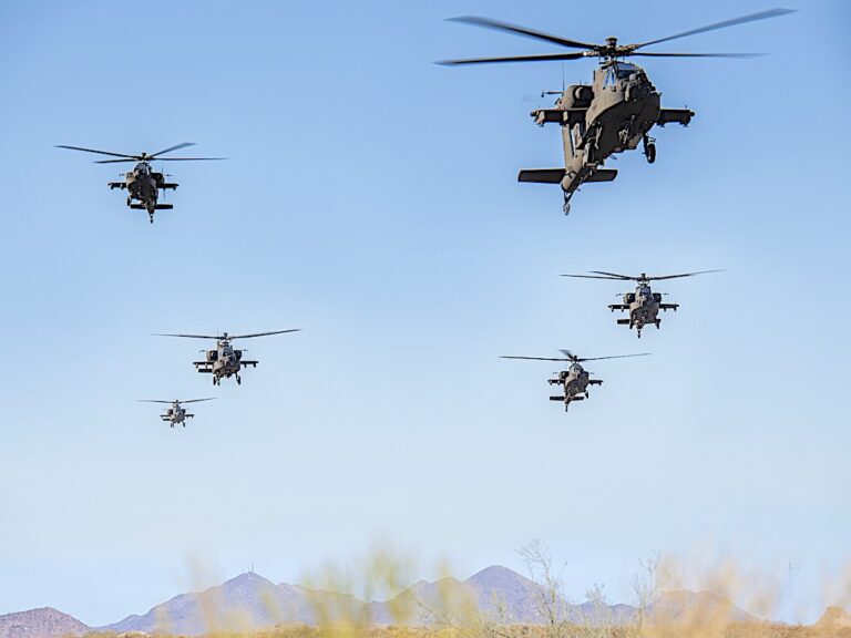 Boeing: cinque milioni di ore di volo per l’elicottero AH-64 Apache dell’United States Army