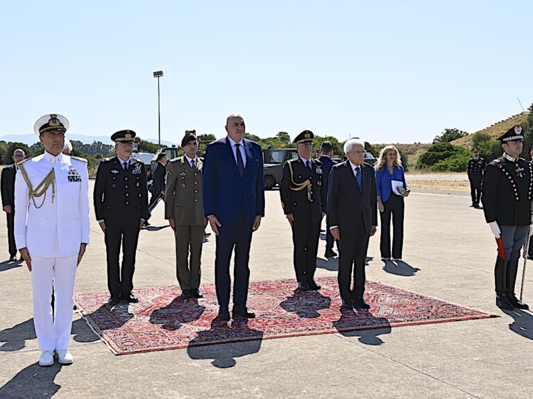 Difesa: Il Presidente della Repubblica e il Ministro della Difesa alla cerimonia di consegna dei brevetti di Pilota Militare