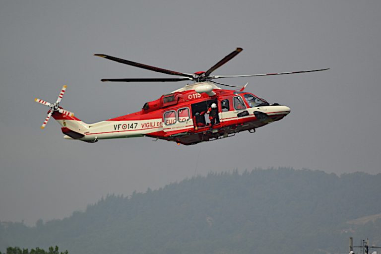 Scomparso da ieri un elicottero civile con sette persone a bordo
