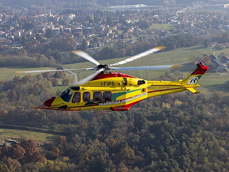Leonardo e Pratt & Whitney Canada celebrano il primo volo con il 100% di carburante SAF per un elicottero AW139
