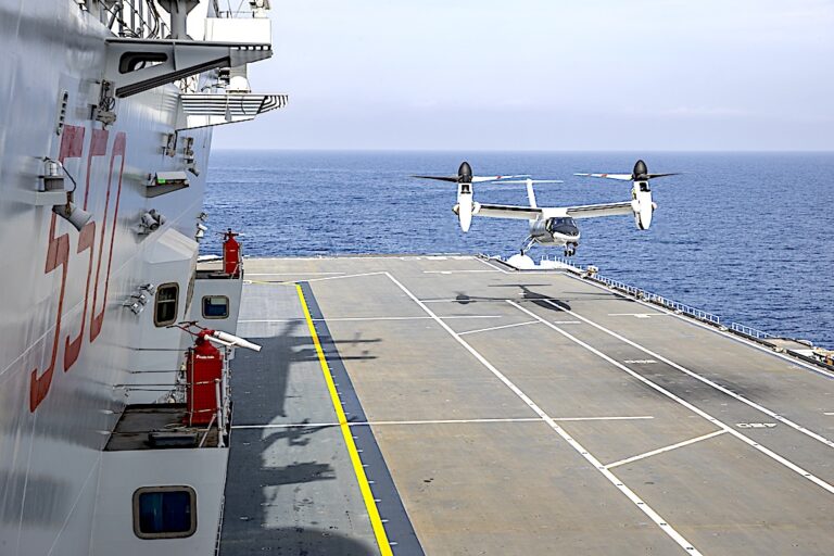 Il convertiplano AW609 ha effettuato con successo le prime prove di appontaggio