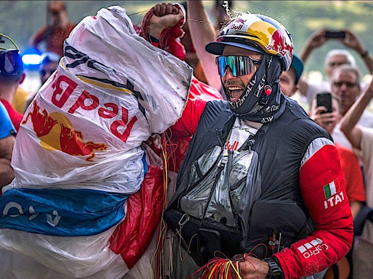 Aaron Durogati vince la Red Bull X-Alps 2025, gara in montagna più estrema al mondo