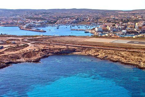 Laeroporto di Lampedusa foto Wiki)