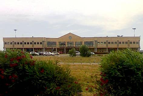 aeroporto_santanna_di_crotone_2011-wiki-di-rennydj
