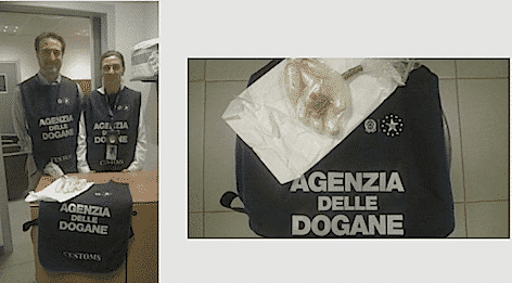 La sostanza stupefacente sequestrata a Malensa (foto Agenzia Dogane)