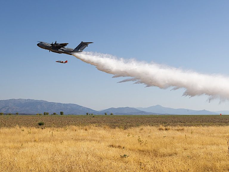 Airbus testa con successo l’A400M in versione antincendio