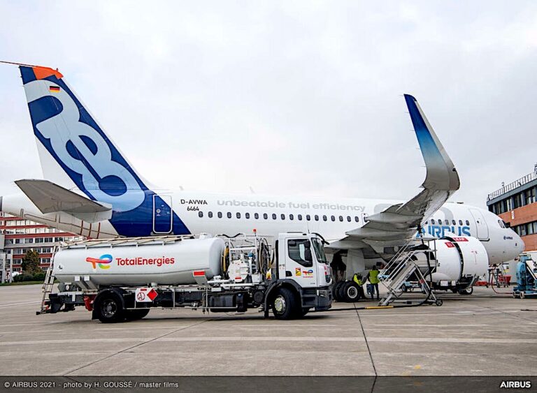 Airbus e TotalEnergies firmano una partnership strategica per i carburanti sostenibili per l’aviazione