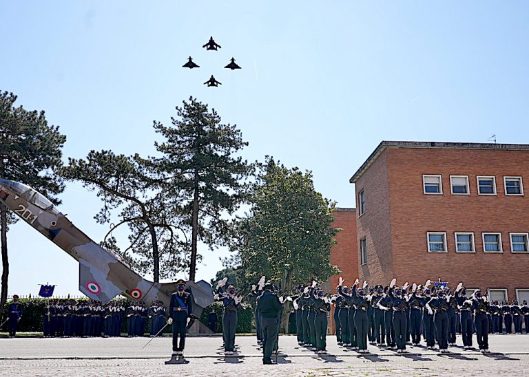 Il giuramento degli allievi della Scuola Militare Aeronautica di Firenze