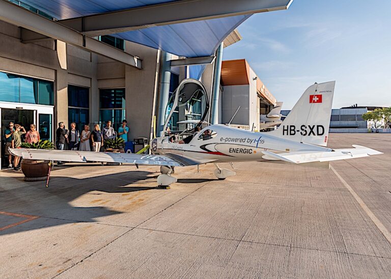 H55 completa in Arizona il suo 104° atterraggio negli USA con il suo aereo Bristell B23 Energic completamente elettrico