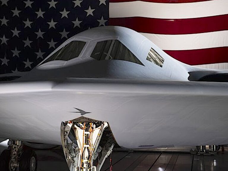 Il B-21 Raider di Northrop Grumman riceve il Gran Laureate Award della Aviation Week