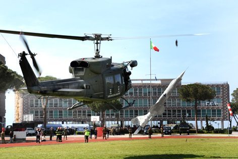 L'elicottero in volo in Accademia (foto A.M.)