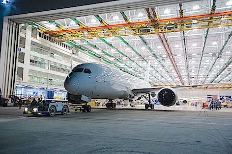 Boeing 100th-787-BSC-rollout-BSC100787-4-960x640