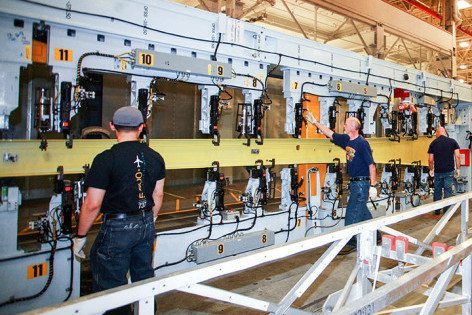 UN'altra fase di lavorazione del Boeing 737 Max (foto Boeing)