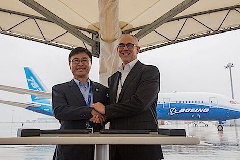 Boeing dona il primo 787 Dreamliner al Central Japan International Airport di Nagoya