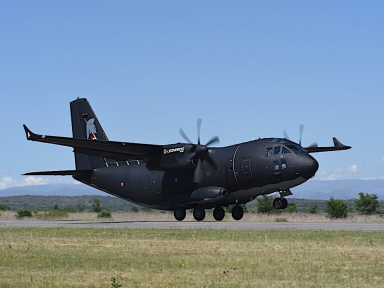 Leonardo: firmato contratto per il C-27J alla Forza Aerea dell’Azerbaijan