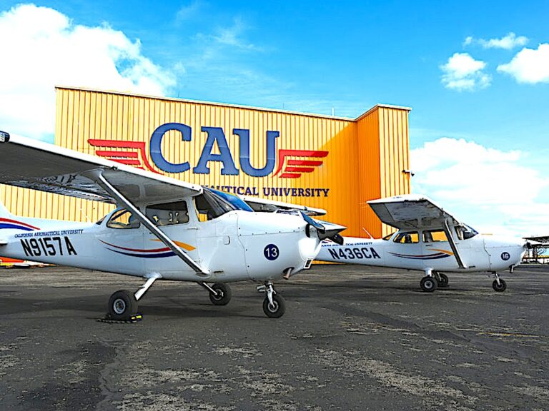 L’Università Aeronautica della California espande la flotta di addestramento al volo con 15 Cessna Skyhawk