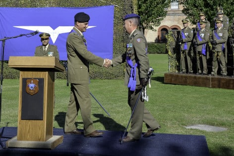 Cerimonia di cambio tra i comandante uscente ed il comandate subentrante