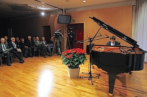 All’Aeroporto di Bologna, grande successo del concerto di Natale con il pianista Ramin Bahrami
