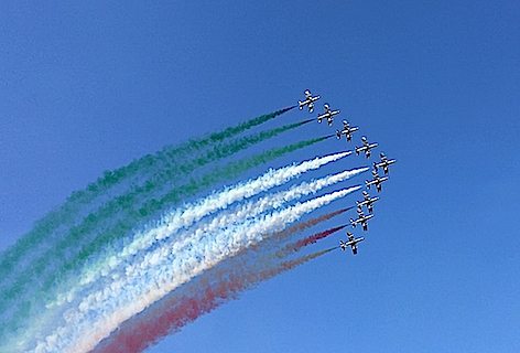 “Valore Tricolore”: grande successo dell’air show con le Frecce Tricolori a Punta Marina Terme di Ravenna