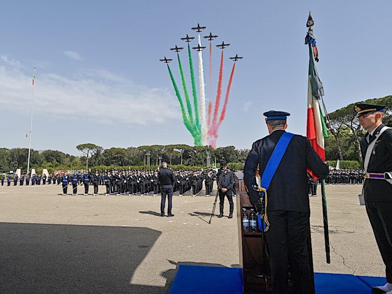 Aeronautica Militare: gli Allievi del Corso Falco VI giurano fedeltà alla Repubblica Italiana