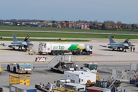 Due EF-2000 della Royal Saudi Air Force all’aeroporto G.Marconi di Bologna