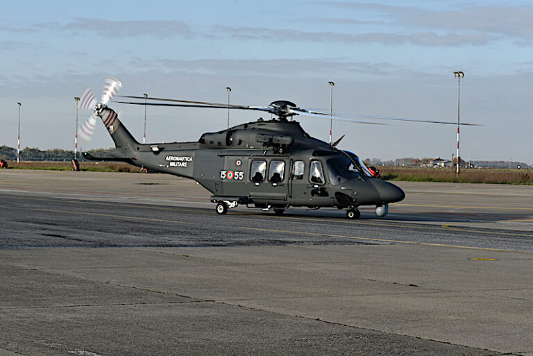 Ricerca e Soccorso: consegnato al 15° Stormo dell’A.M. il primo elicottero HH139B