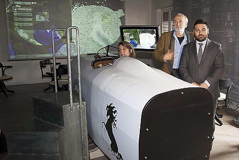 Il simulatore di volo del Museo Baracca: Da sx: l'assessosre Anna Giulia Gallegati, il direttore del Museo Daniele Serafini e il sindaco di Lugo Davide Ranalli