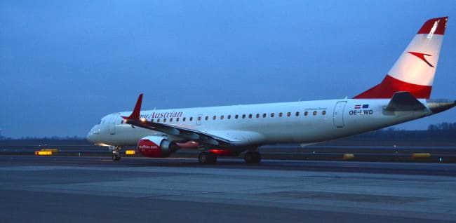 L'Embraer 195 di Austrian Airlines in decollo (foto Austrian Airlines)