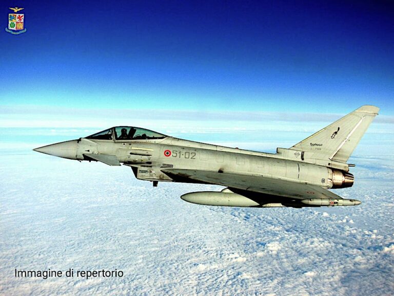 Difesa aerea: aereo civile perde contatto radio, interviene un caccia Eurofighter dell’Aeronautica Militare