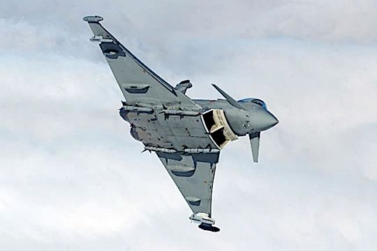 Difesa aerea: caccia Eurofighter dell’AM intercetta un velivolo civile non identificato