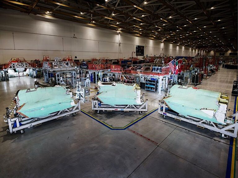 Northrop Grumman utilizza tecnologia avanzata per costruire le fusoliere centrali del caccia stealth F-35 Lightning II