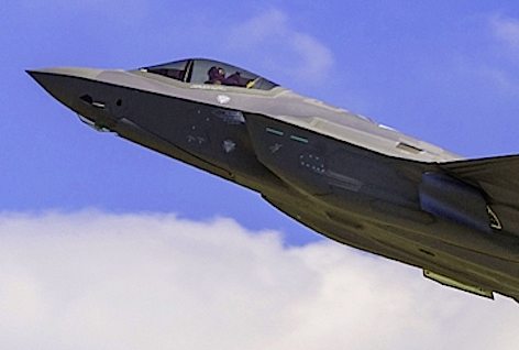 Un F35 ripreso in volo (foto Finmeccanica Alenia Aermacchi)