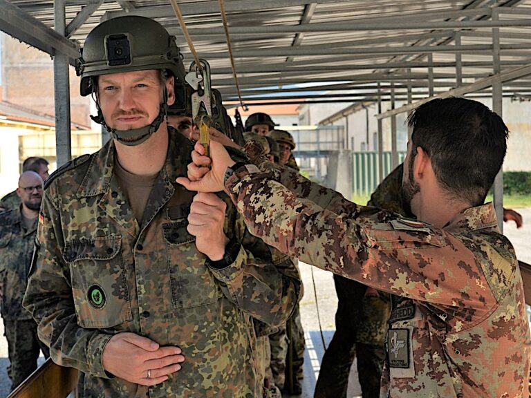 Esercito: attività addestrativa con paracadutisti tedeschi presso la Brigata Paracadutisti “Folgore”