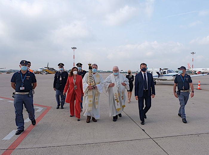 La Madonna di Loreto accolta ieri all’Aeroporto Catullo di Verona per il Giubileo Lauretano