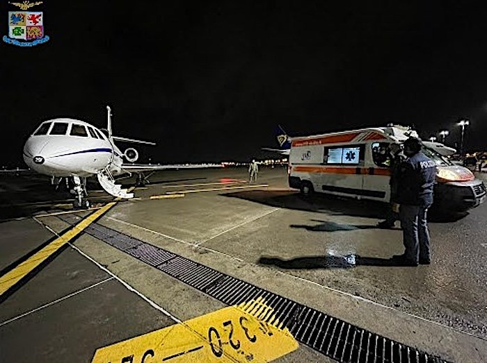 Neonata in pericolo di vita trasportata dall’AM da Catania a Napoli