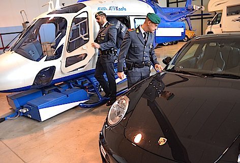 Guardia di Finanza di Pescara: evasione e frode fiscale milionaria. Sequestrati conti correnti bancari, un elicottero e una Porsche per un valore di quasi 2 milioni di euro