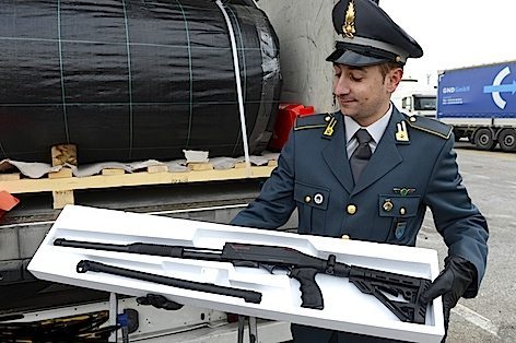 Sequestrato un carico di armi a Trieste da Guardia di Finanza e Ufficio delle Dogane