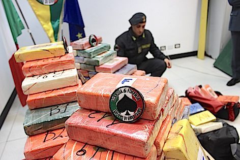 Guardia di Finanza Reggio Calabria: maxi sequestro di 344 Kg. di cocaina purissima al porto di Gioia Tauro