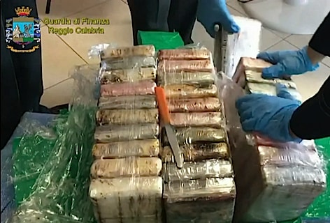 Guardia di Finanza e Agenzia delle Dogane: contrasto a traffici illeciti e violazioni in porti e aeroporti