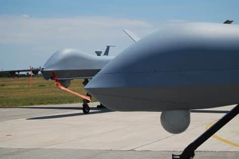 General Atomic MQ-9 “Predator B – Reaper e un General Atomics RQ-1B “Predator A +” (foto Claudio Toselli)