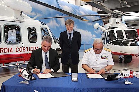 Consegnati i nuovi elicotteri AW139 alla Guardia Costiera alla presenza di Delrio e Angrisano