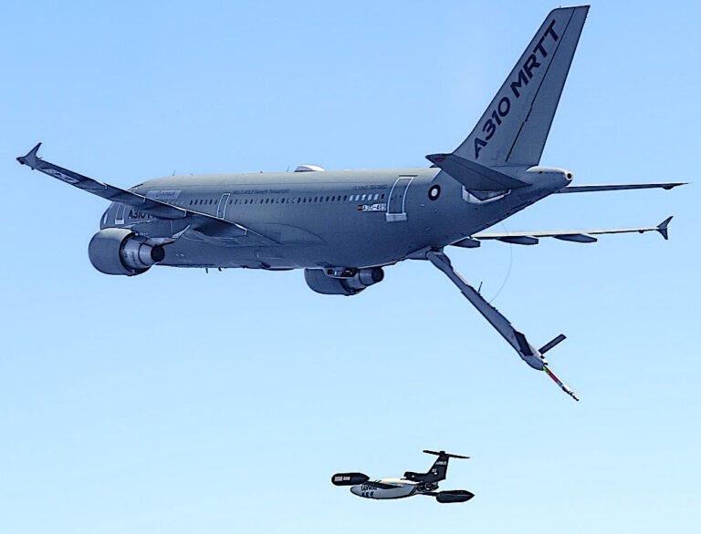 Airbus realizza la guida e il controllo autonomi in volo di un drone da un aereo cisterna